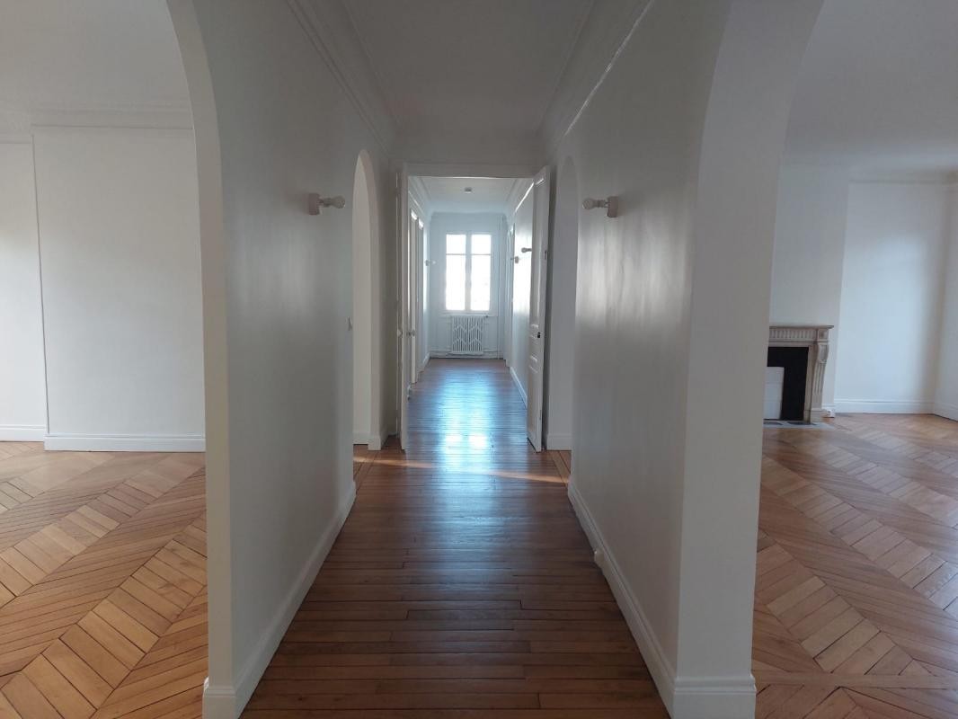 Location Appartement à Paris Batignolles-Monceaux 17e arrondissement 5 pièces