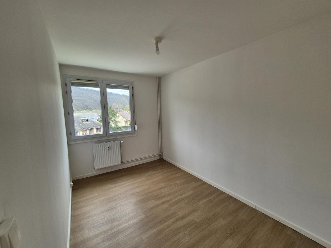 Location Appartement à Bogny-sur-Meuse 4 pièces