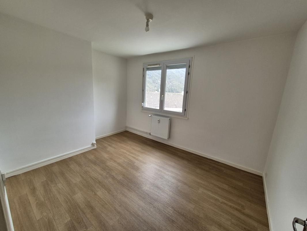 Location Appartement à Bogny-sur-Meuse 4 pièces