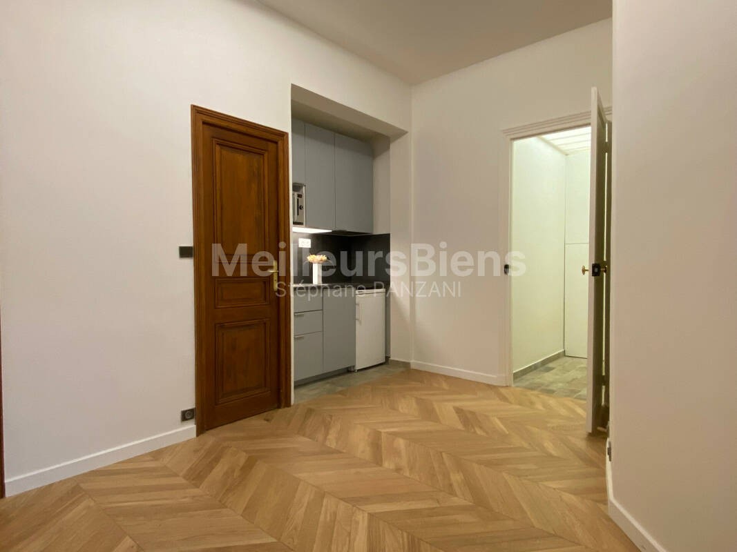 Vente Appartement à Paris Batignolles-Monceaux 17e arrondissement 2 pièces