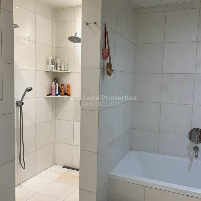 Vente Appartement à Paris Batignolles-Monceaux 17e arrondissement 7 pièces