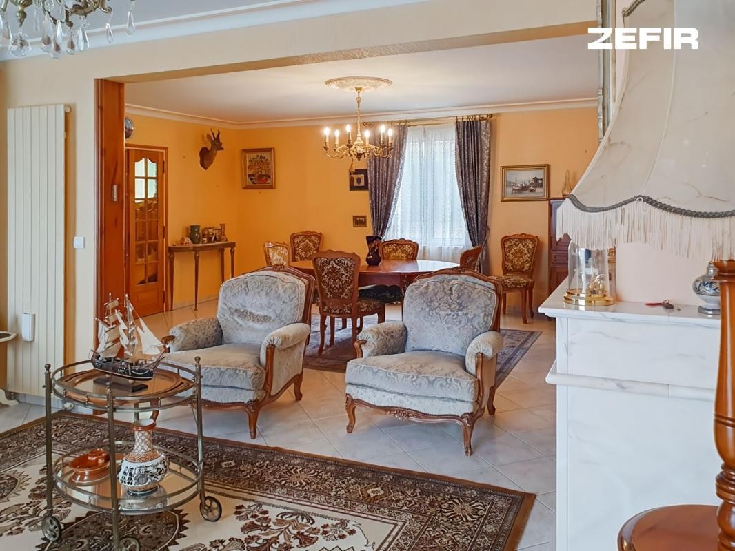 Vente Maison à Javerlhac-et-la-Chapelle-Saint-Robert 7 pièces