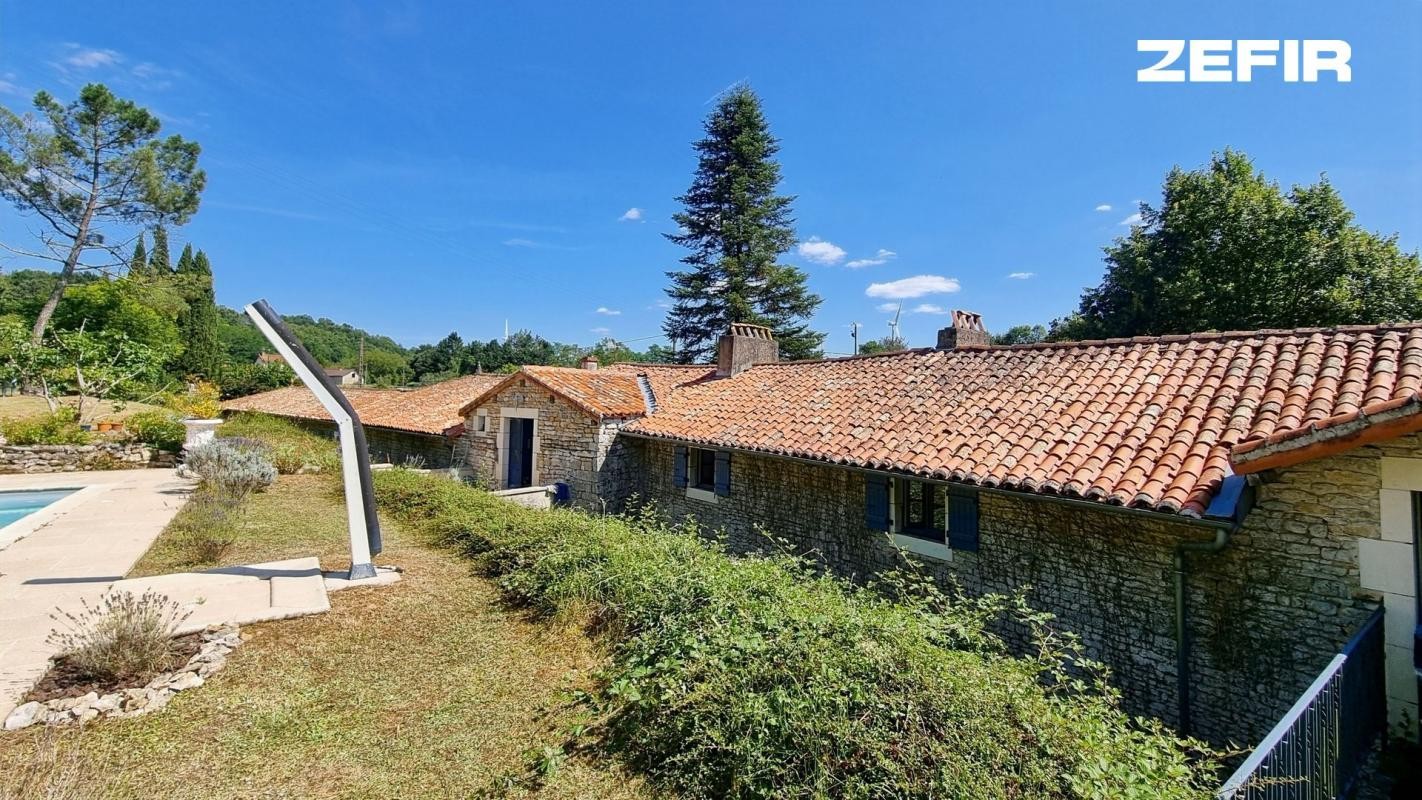 Vente Maison à Saint-Saviol 9 pièces