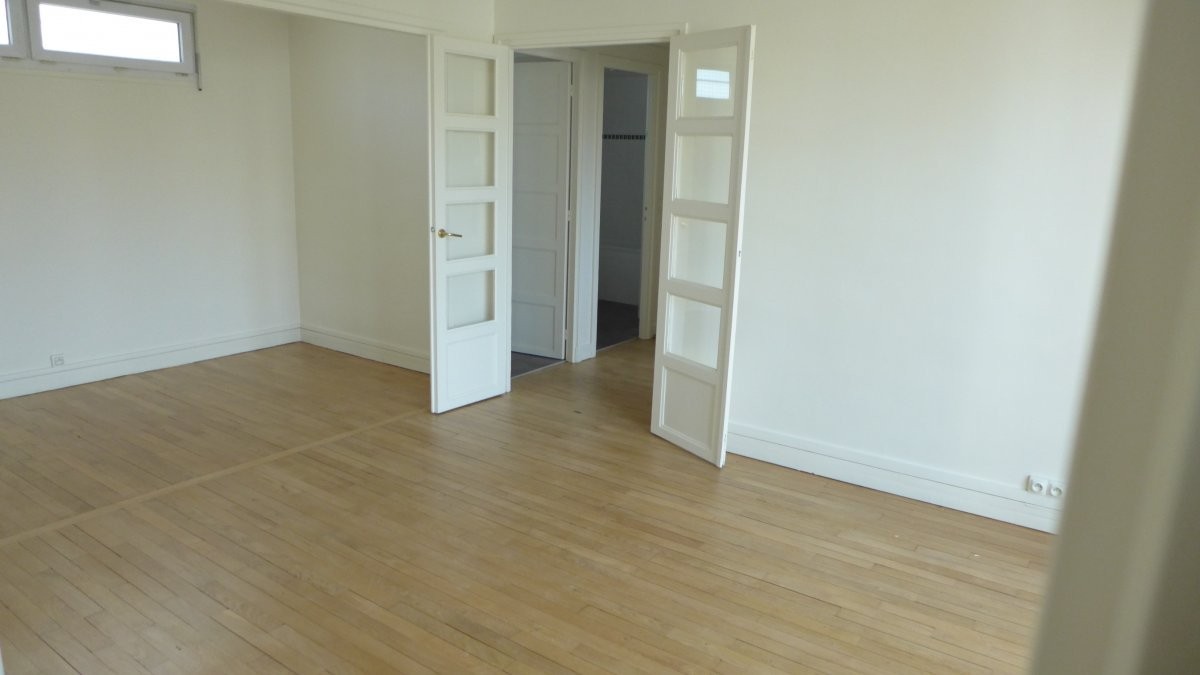 Location Appartement à Paris Vaugirard 15e arrondissement 2 pièces