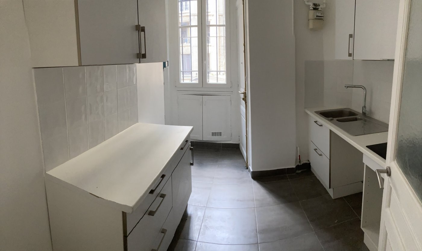 Vente Appartement à Paris Buttes-Chaumont 19e arrondissement 4 pièces