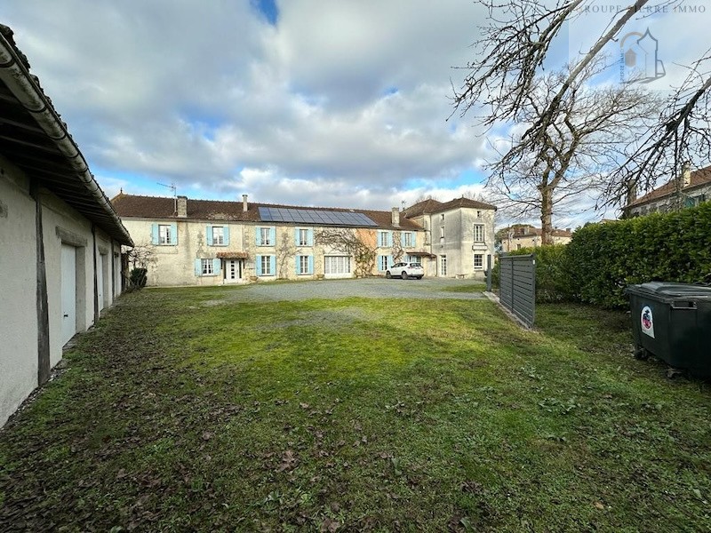 Vente Maison à Aubeterre-sur-Dronne 22 pièces