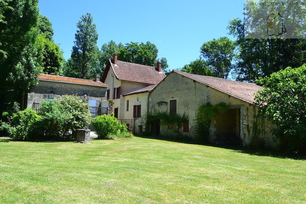 Vente Maison à Nanteuil-Auriac-de-Bourzac 11 pièces