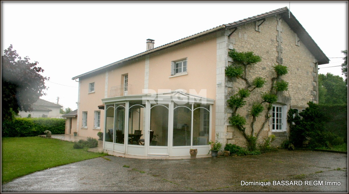 Vente Maison à Barbezieux-Saint-Hilaire 9 pièces