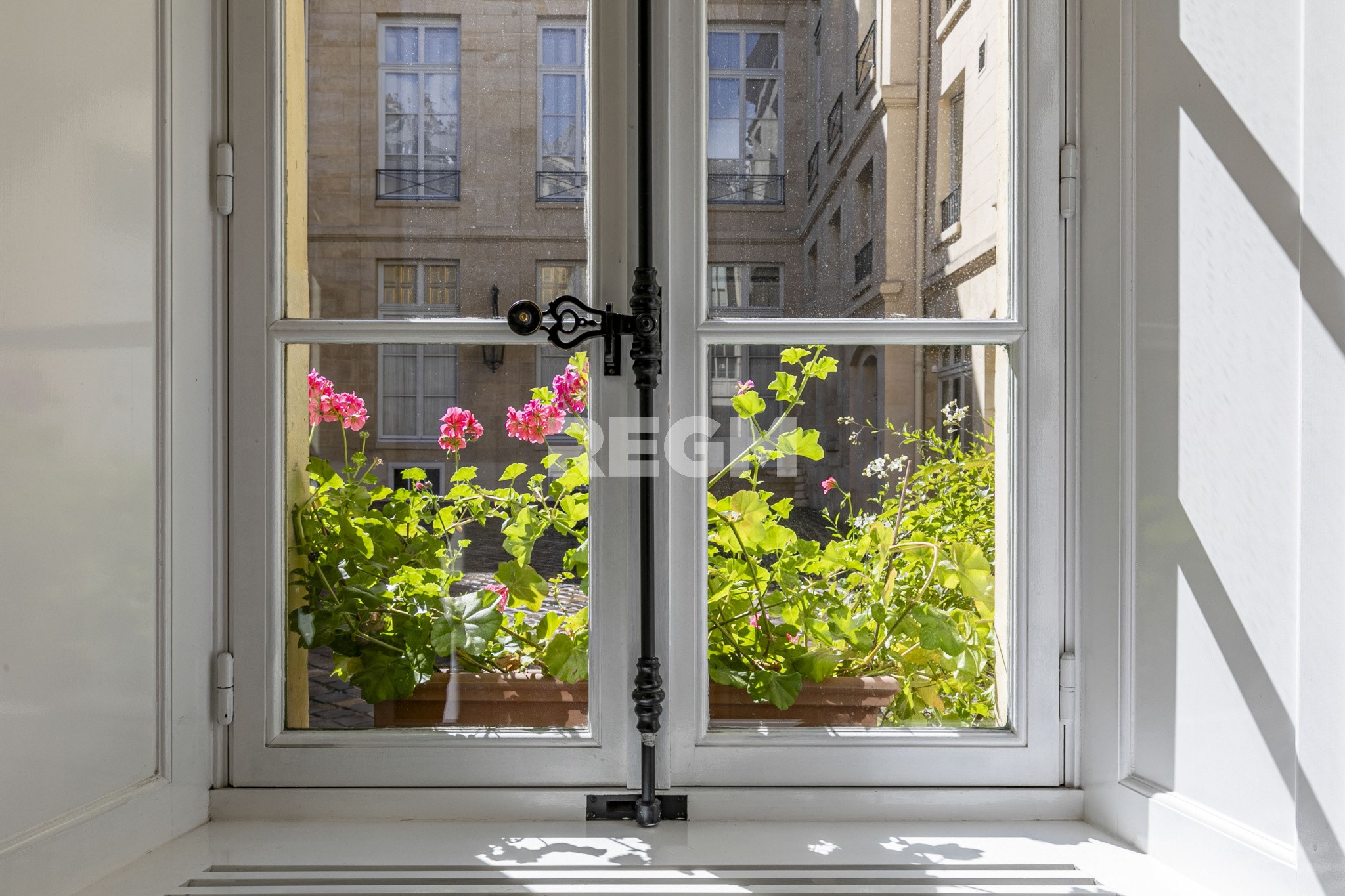 Vente Appartement à Paris Palais-Bourbon 7e arrondissement 4 pièces