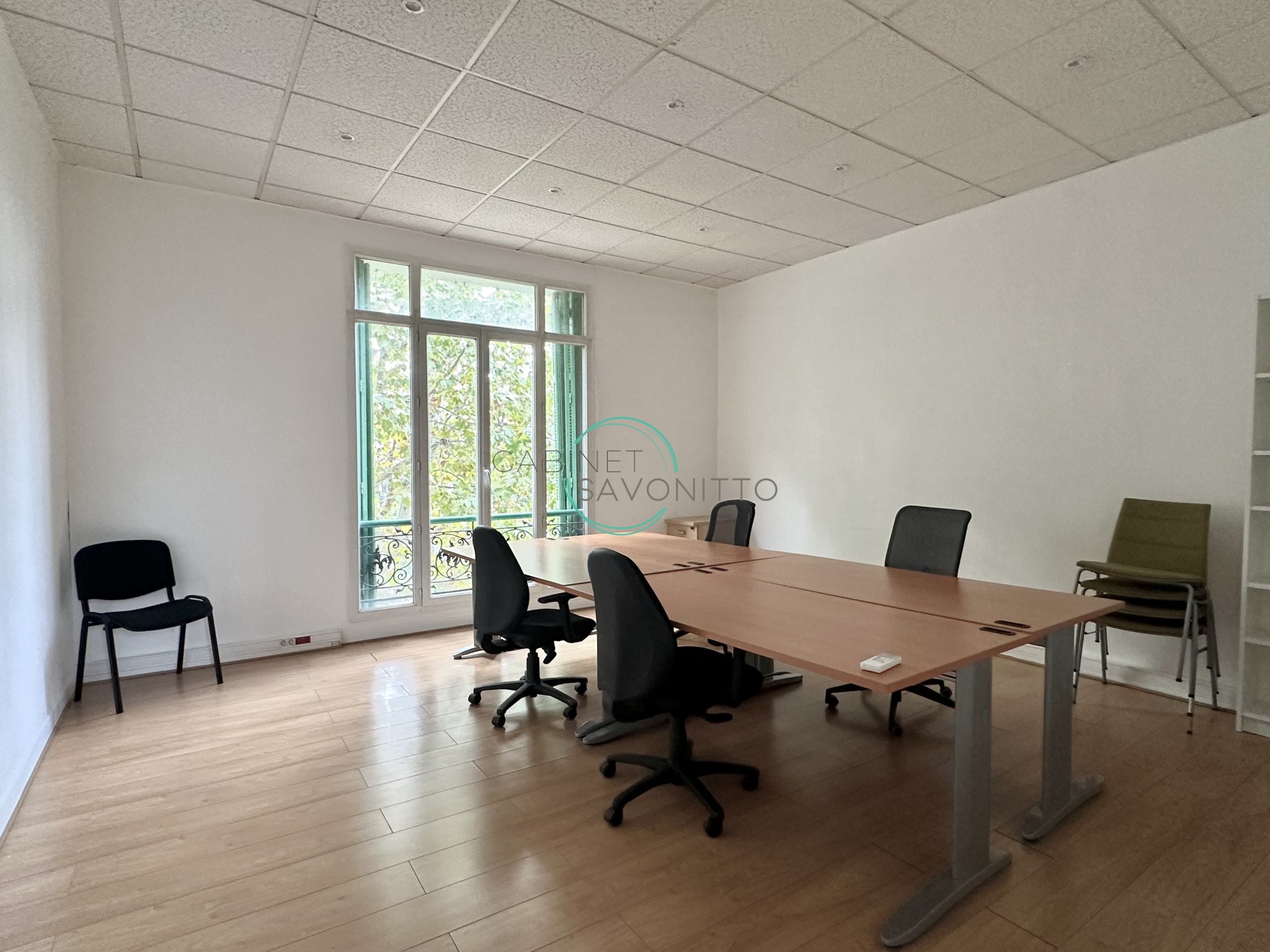 Location Bureau / Commerce à Marseille 12e arrondissement 6 pièces