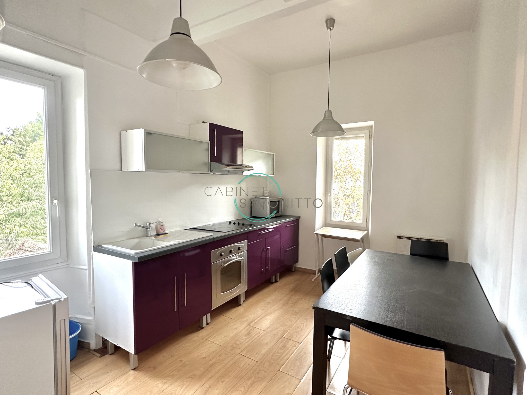 Location Bureau / Commerce à Marseille 12e arrondissement 6 pièces