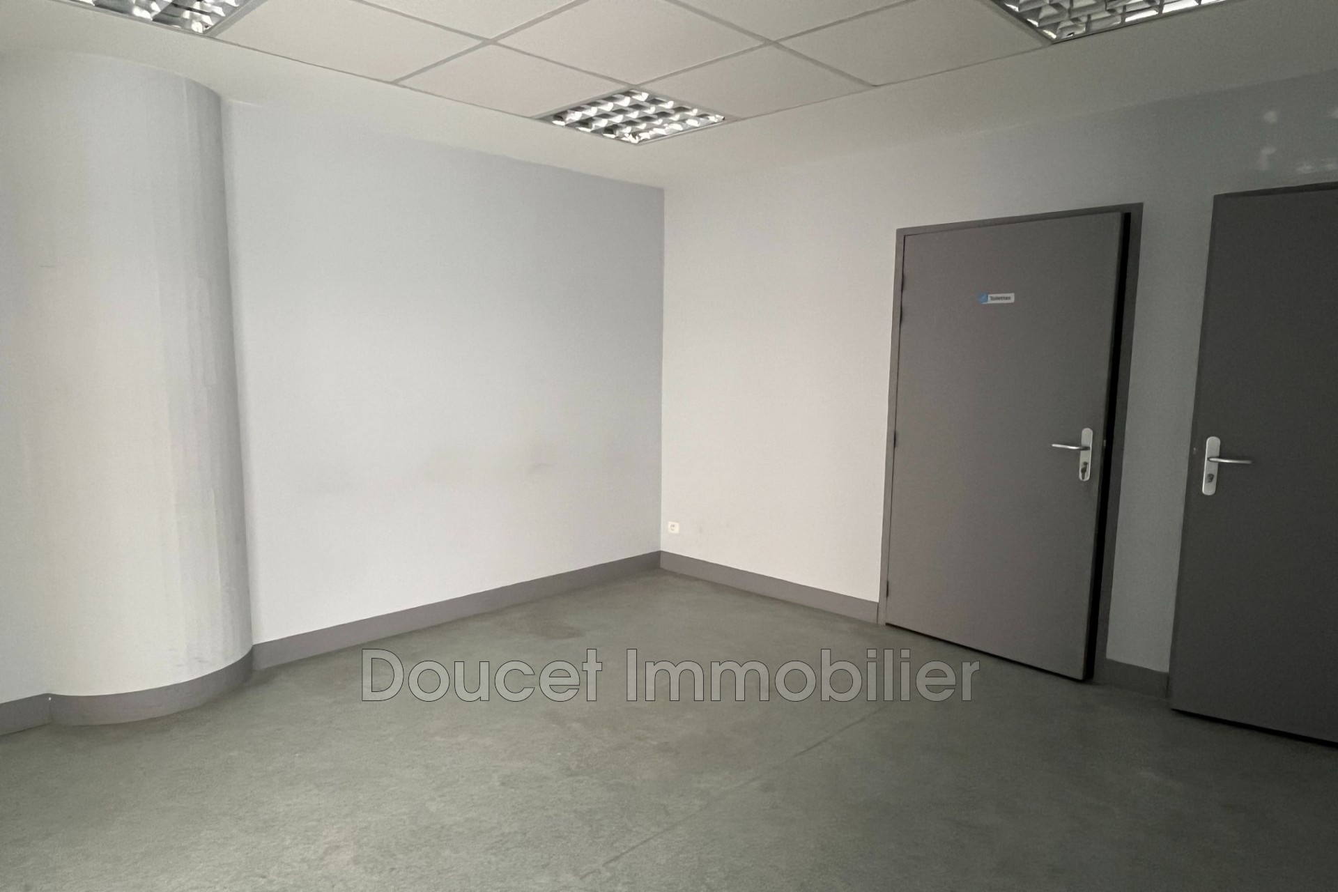 Location Bureau / Commerce à Béziers 0 pièce