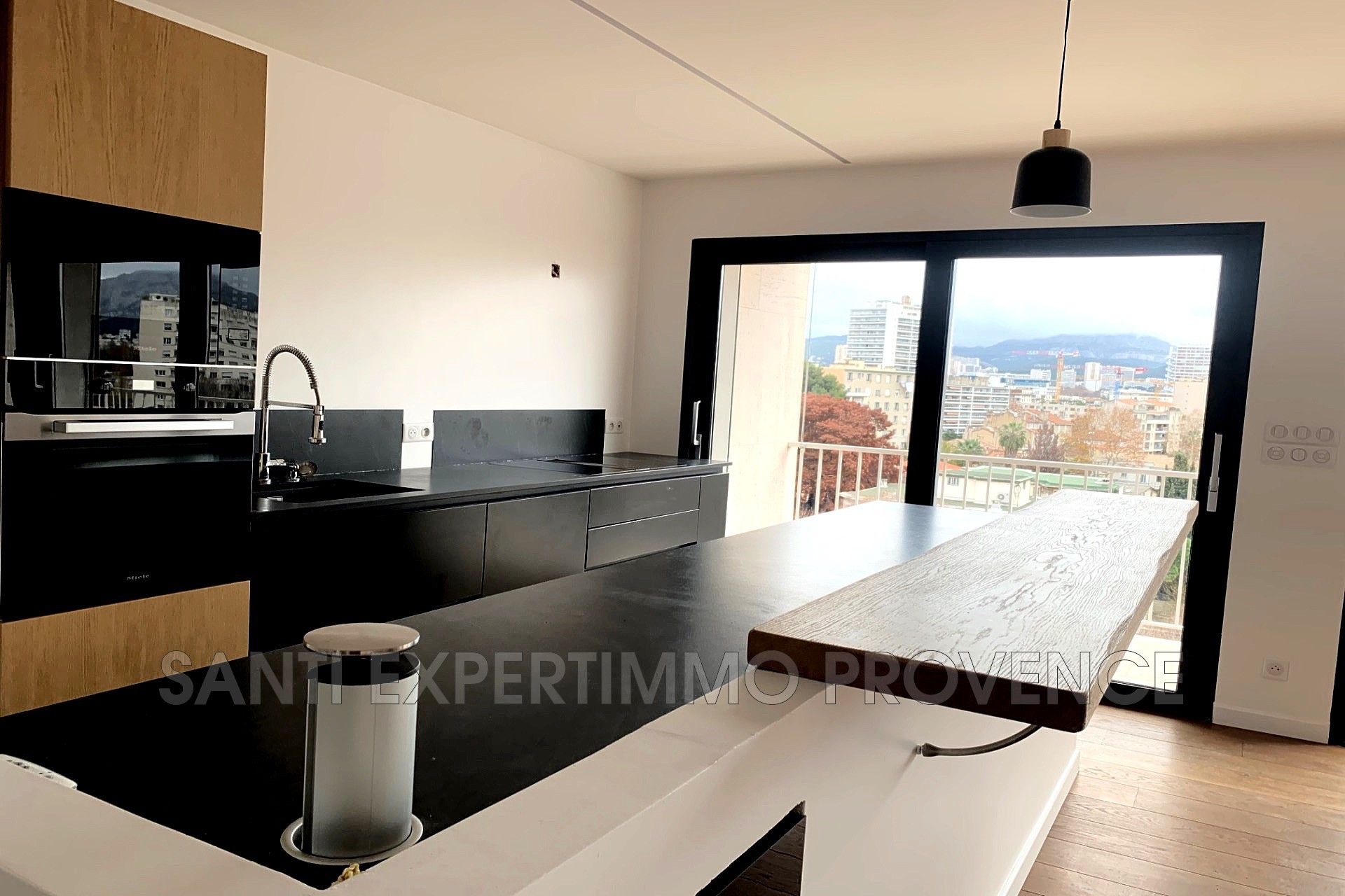 Location Appartement à Marseille 8e arrondissement 4 pièces