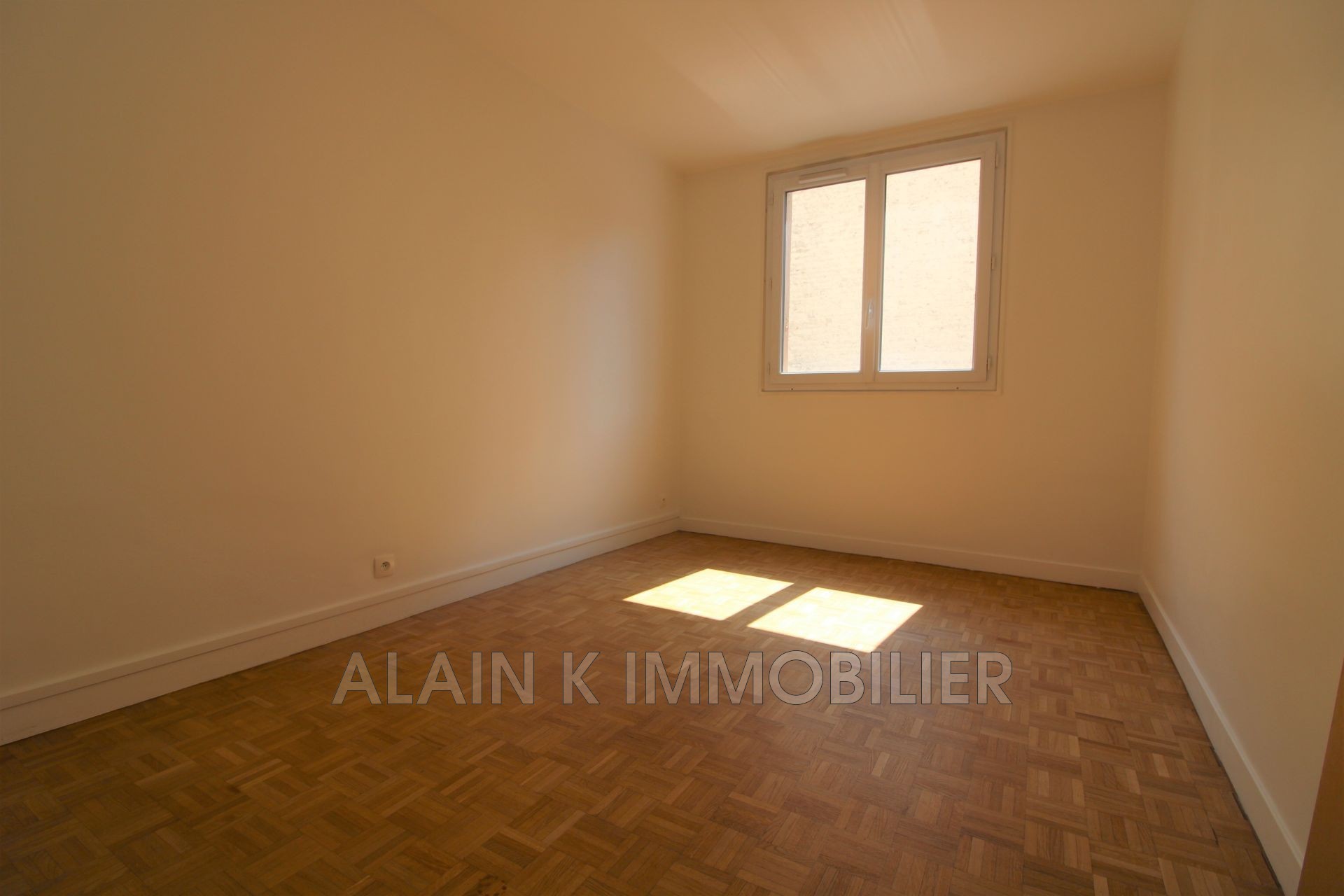 Vente Appartement à Paris Batignolles-Monceaux 17e arrondissement 3 pièces