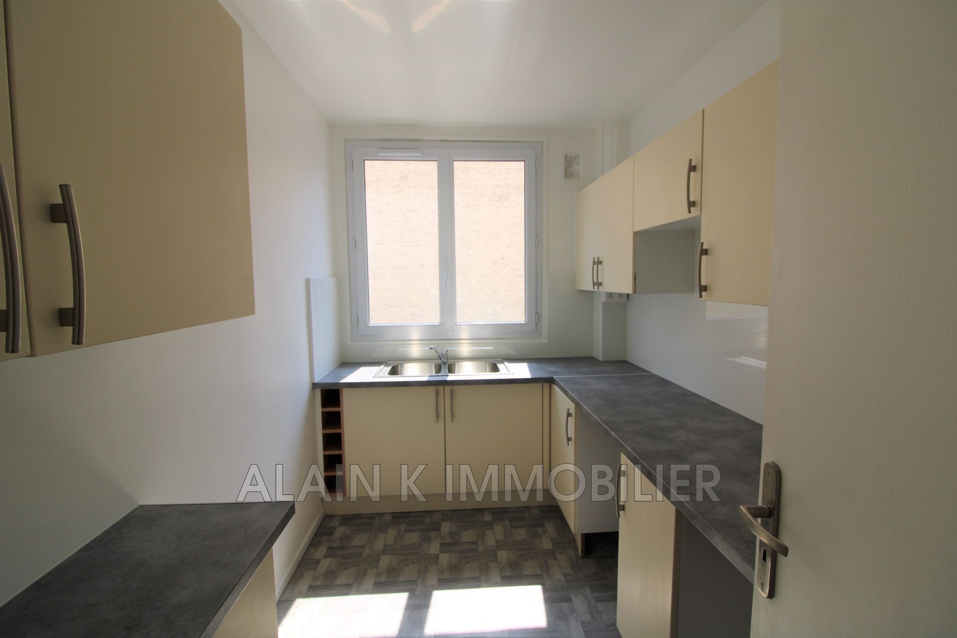 Vente Appartement à Paris Batignolles-Monceaux 17e arrondissement 3 pièces