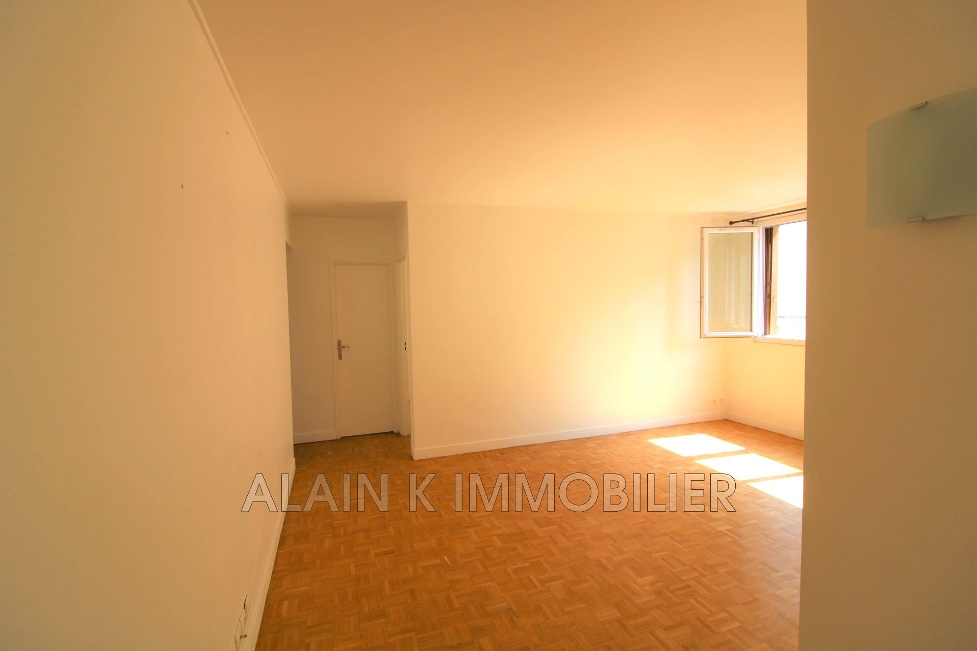 Vente Appartement à Paris Batignolles-Monceaux 17e arrondissement 3 pièces