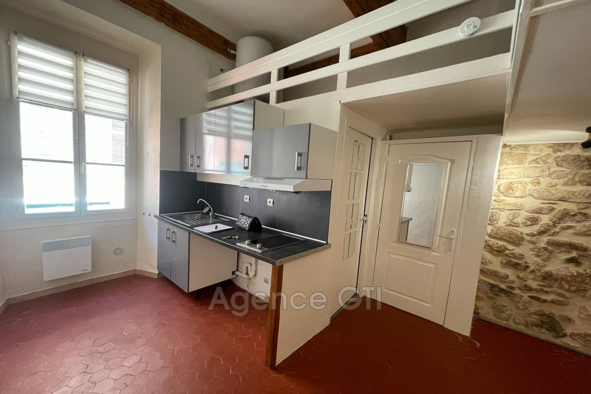 Location Appartement à Hyères 1 pièce