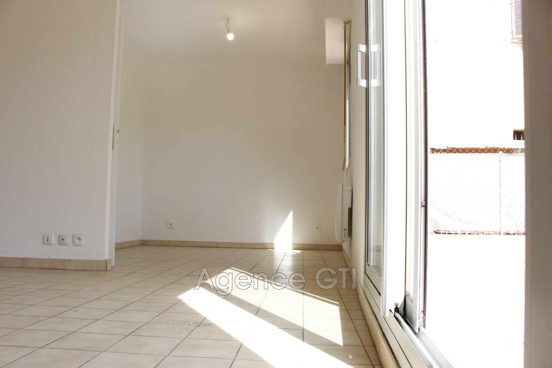 Location Appartement à Hyères 1 pièce