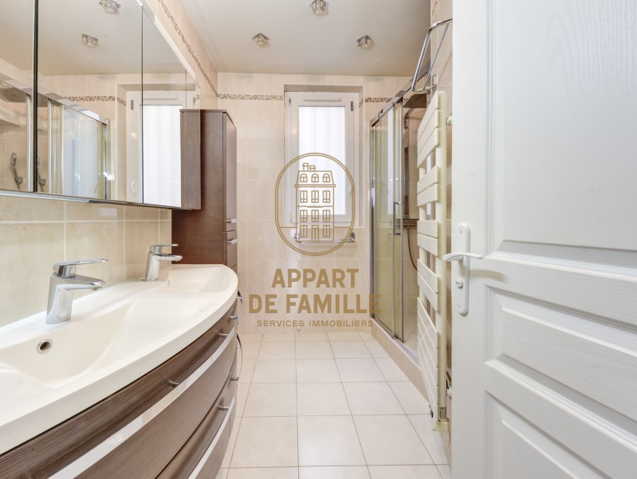 Vente Appartement à Paris Butte-Montmartre 18e arrondissement 5 pièces