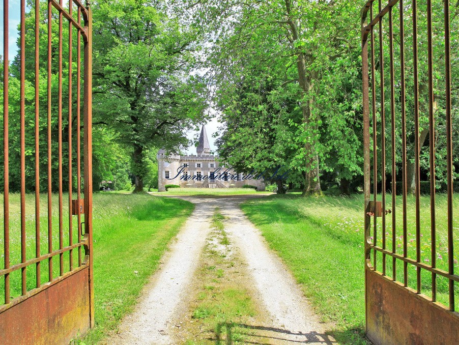 Vente Maison à Champagnac-de-Belair 14 pièces