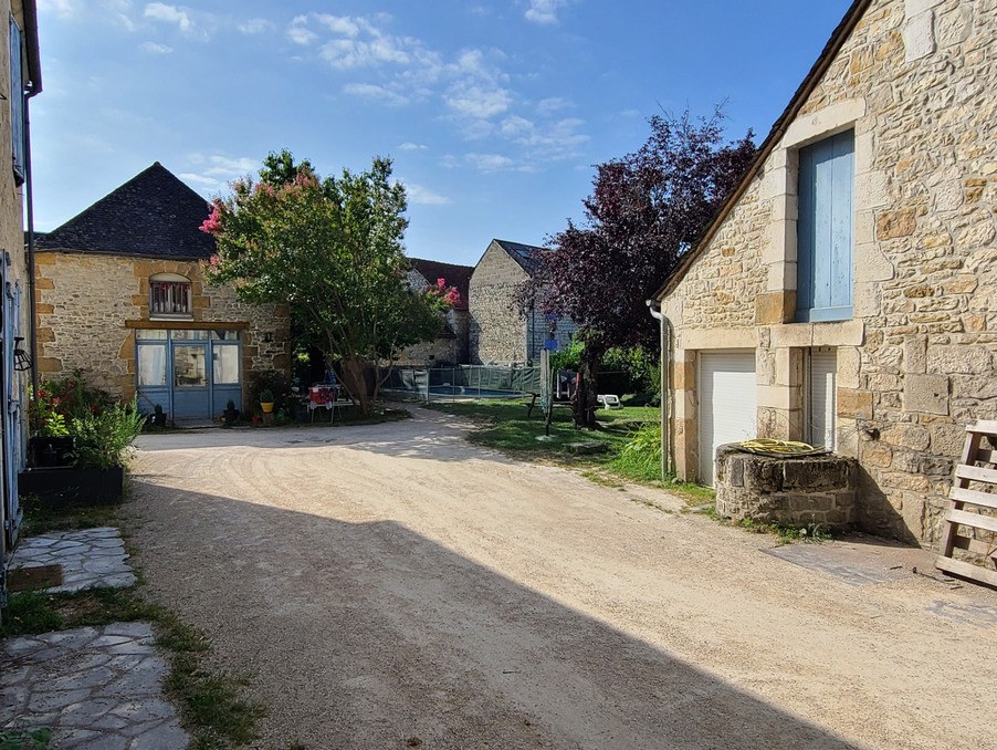 Vente Maison à les Quatre-Routes-du-Lot 24 pièces