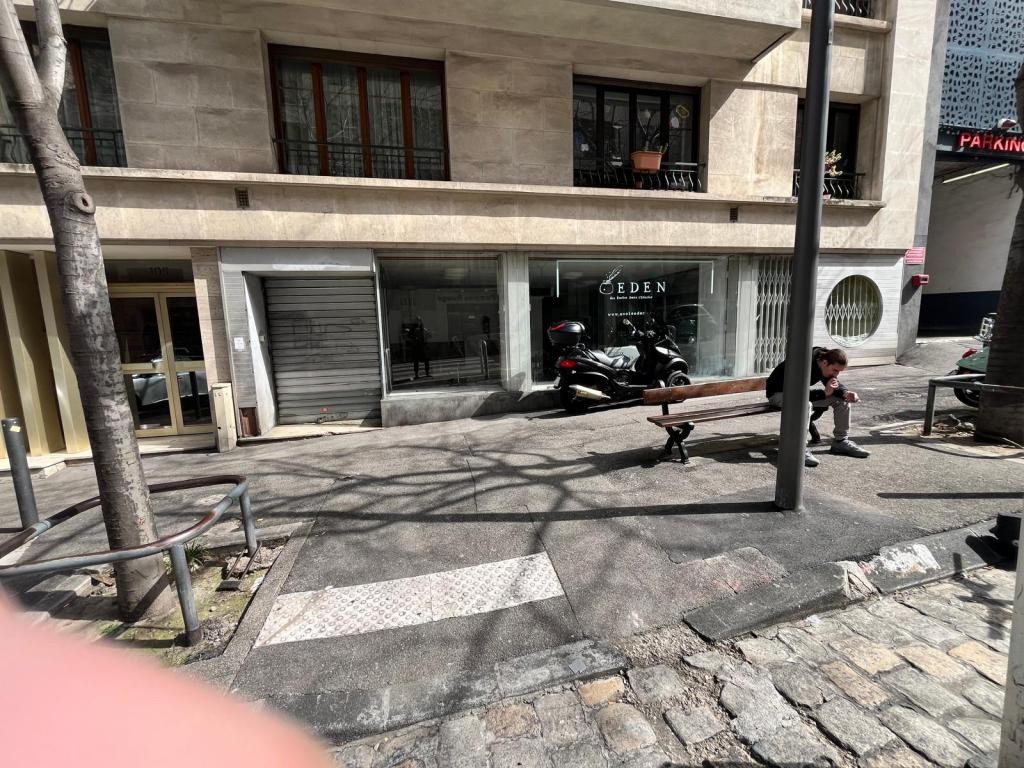 Location Bureau / Commerce à Marseille 6e arrondissement 0 pièce