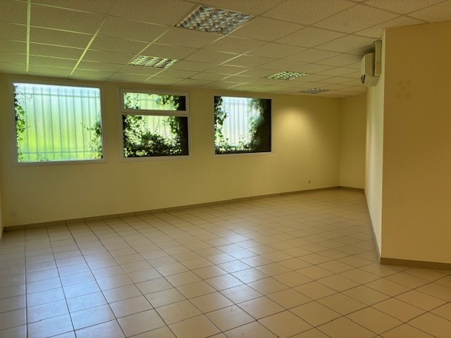 Location Bureau / Commerce à Vierzon 0 pièce