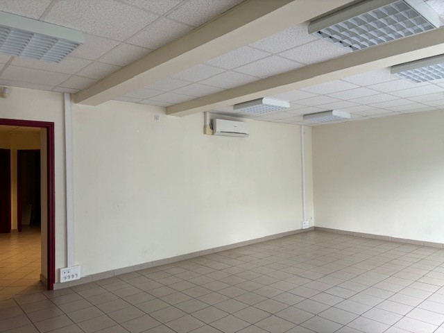 Location Bureau / Commerce à Vierzon 0 pièce