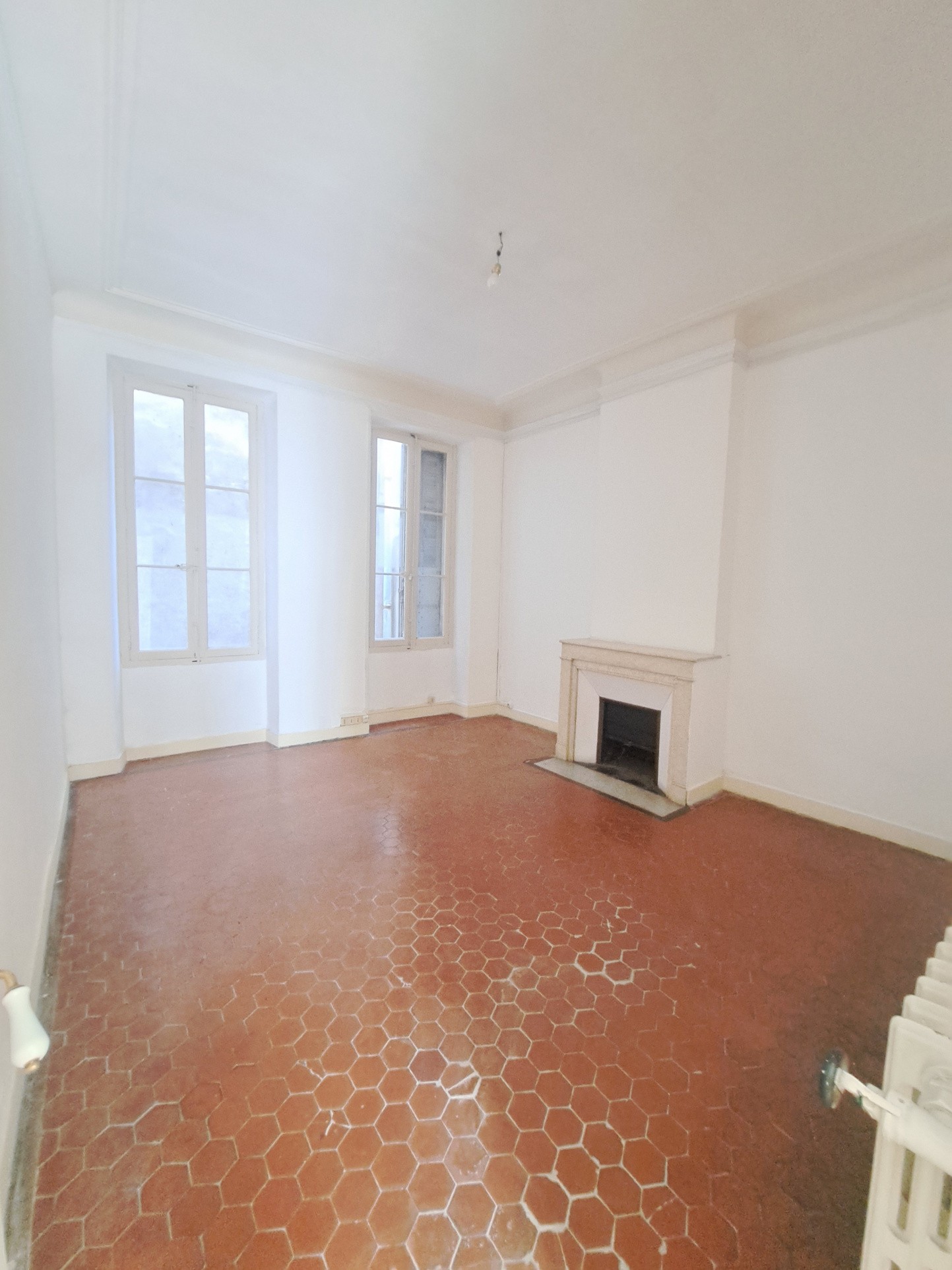 Location Bureau / Commerce à Marseille 6e arrondissement 0 pièce