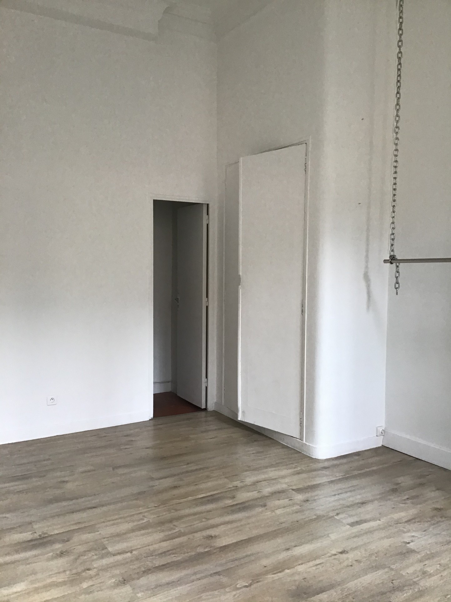 Location Bureau / Commerce à Marseille 6e arrondissement 0 pièce