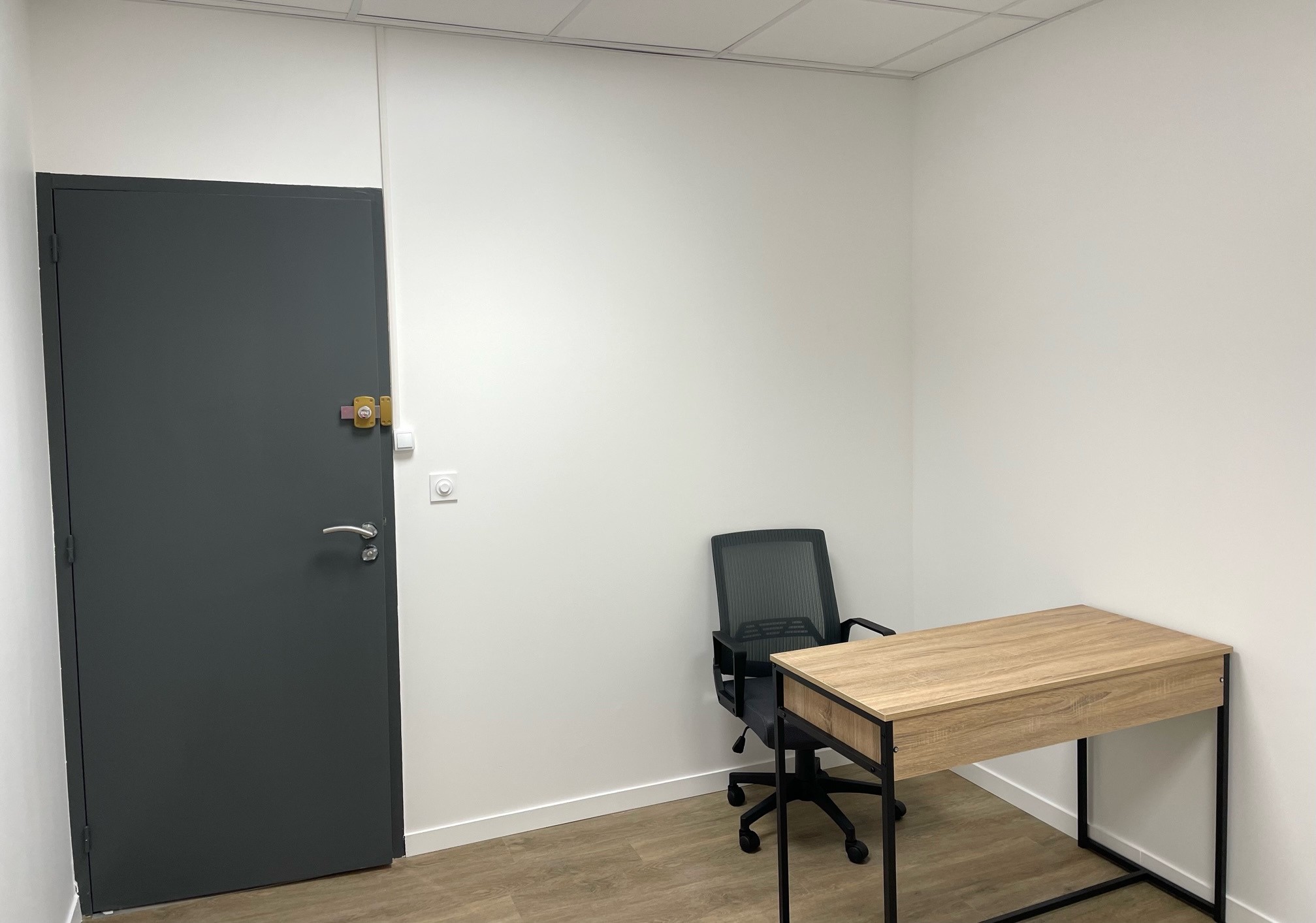 Location Bureau / Commerce à Marseille 6e arrondissement 0 pièce