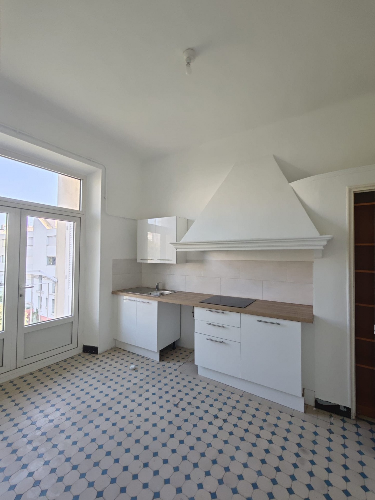 Location Appartement à Marseille 8e arrondissement 5 pièces