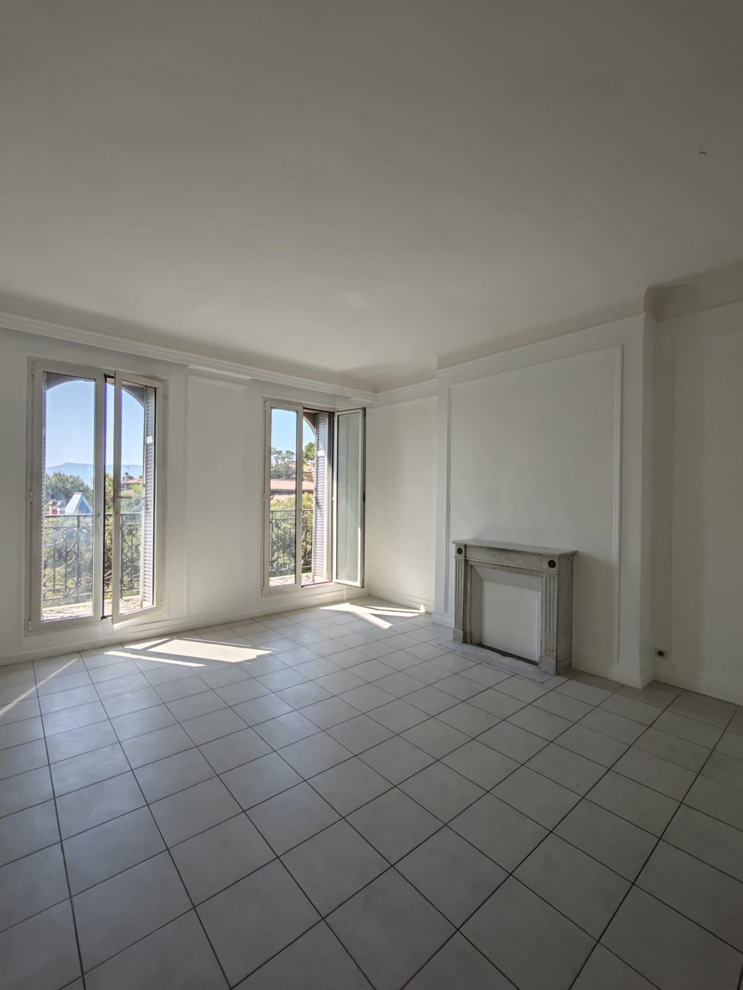 Location Appartement à Marseille 8e arrondissement 5 pièces