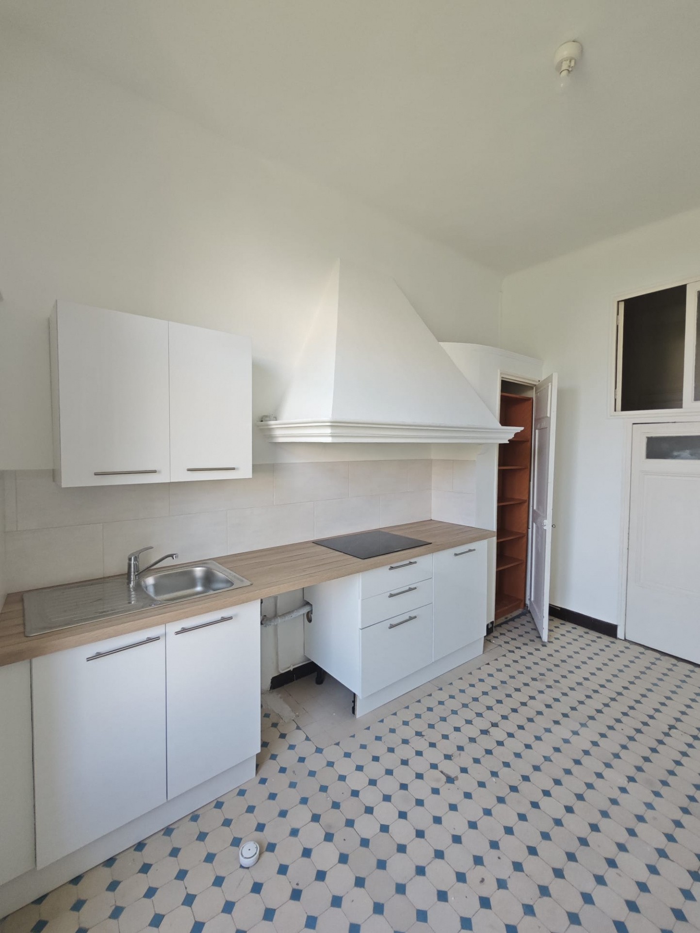 Location Appartement à Marseille 8e arrondissement 5 pièces