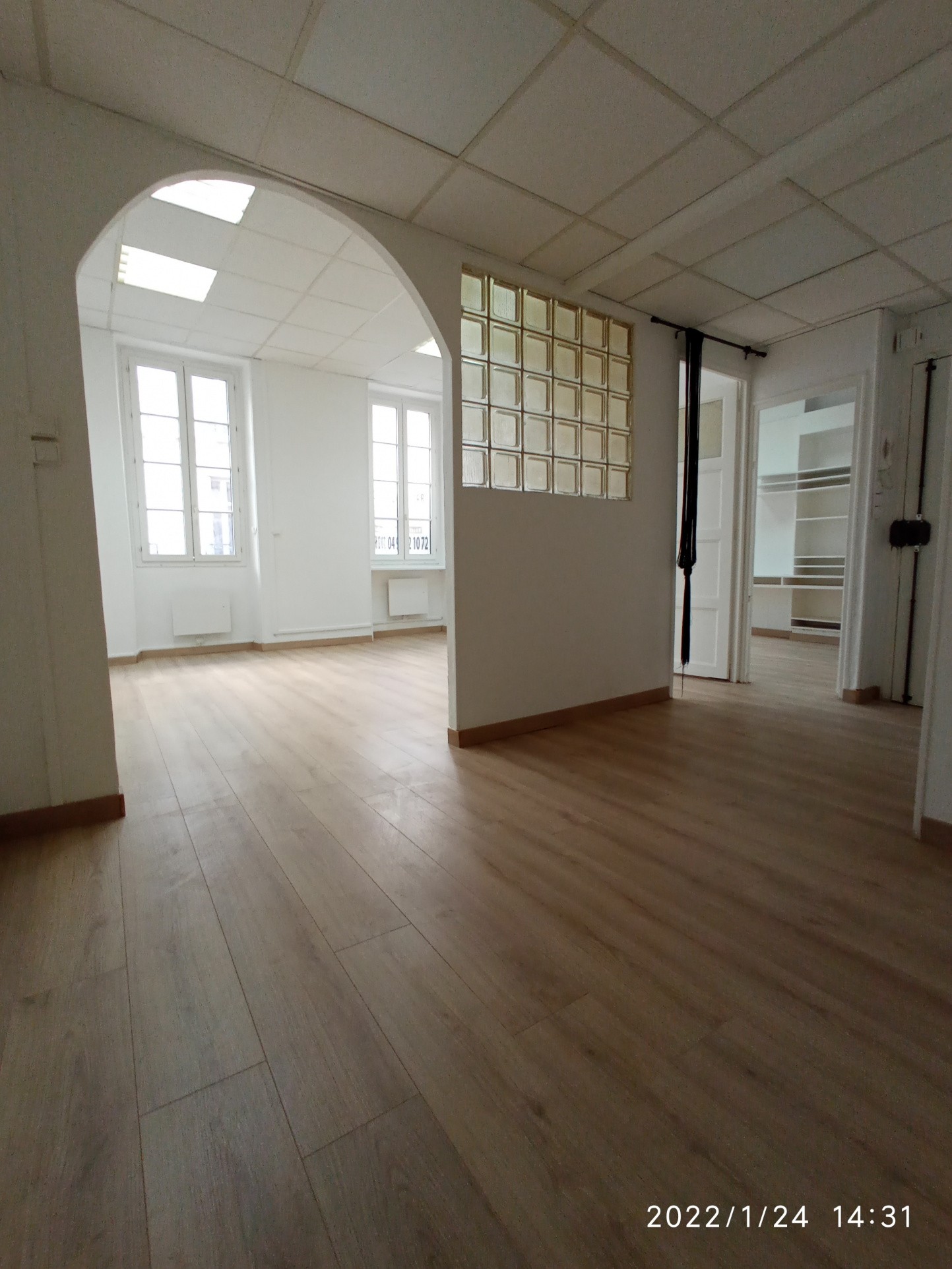 Location Bureau / Commerce à Marseille 6e arrondissement 2 pièces