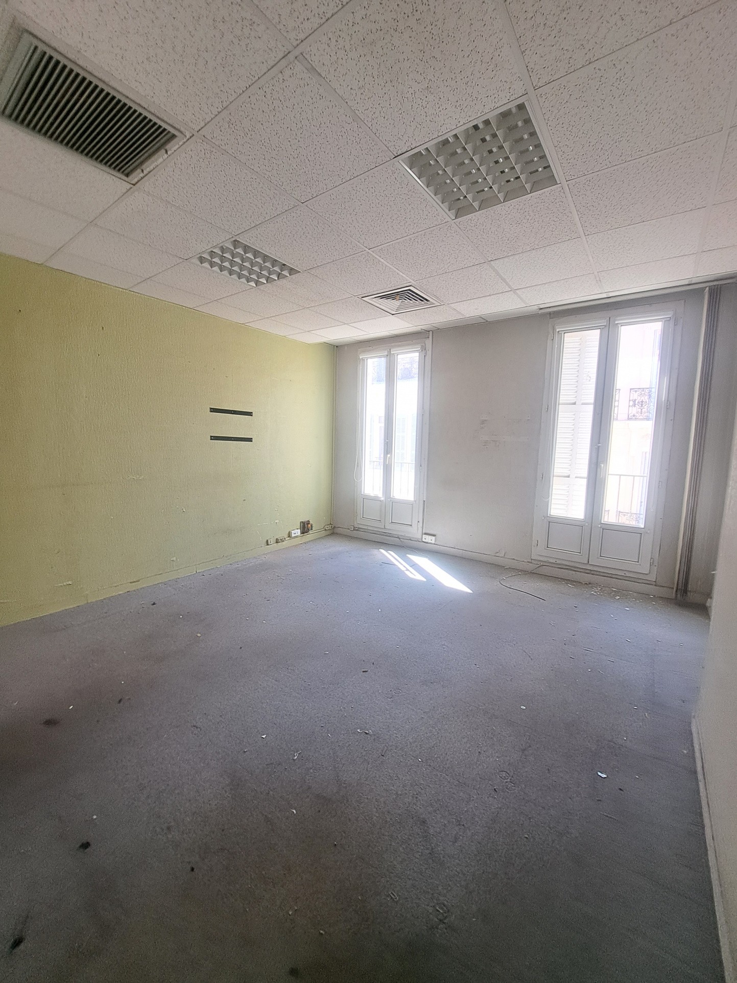 Location Bureau / Commerce à Marseille 6e arrondissement 0 pièce