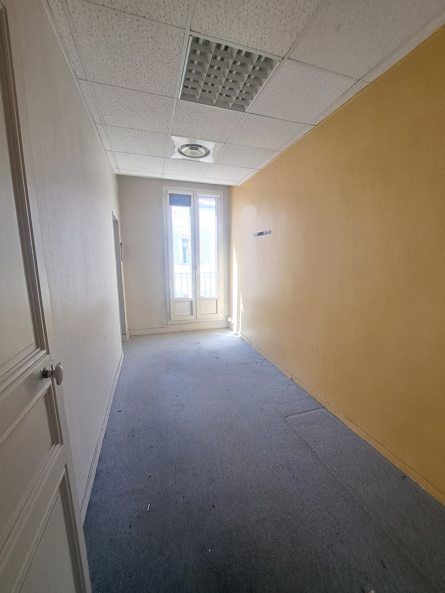 Location Bureau / Commerce à Marseille 6e arrondissement 0 pièce