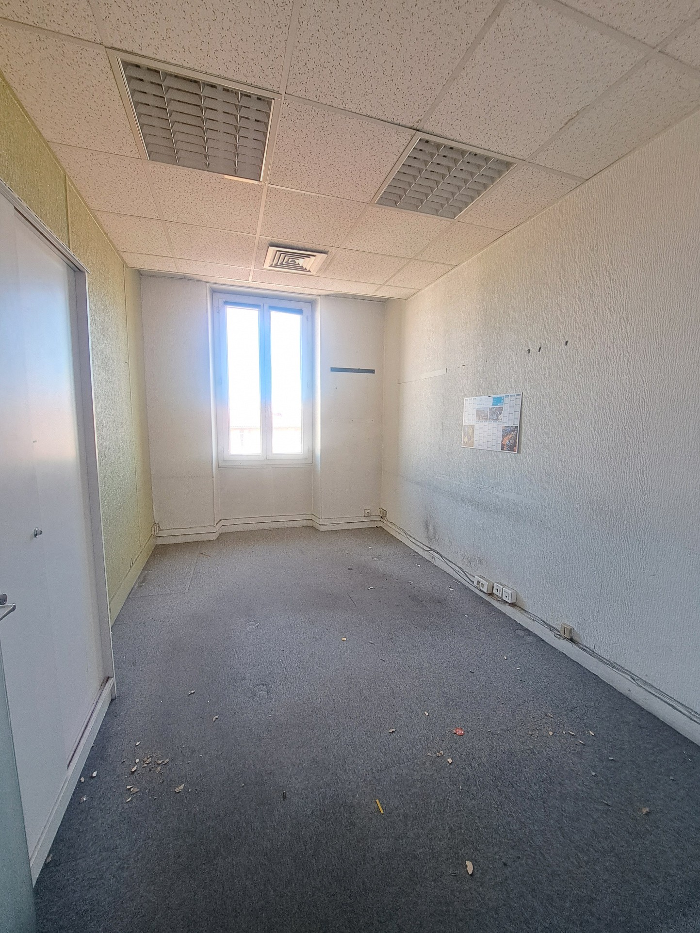 Location Bureau / Commerce à Marseille 6e arrondissement 0 pièce