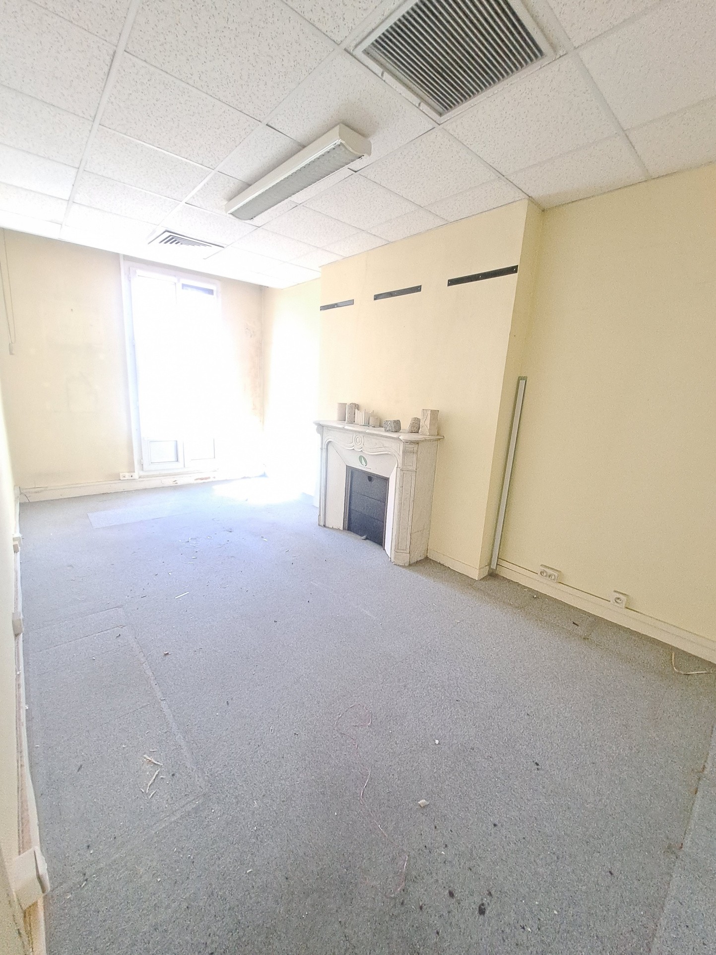 Location Bureau / Commerce à Marseille 6e arrondissement 0 pièce