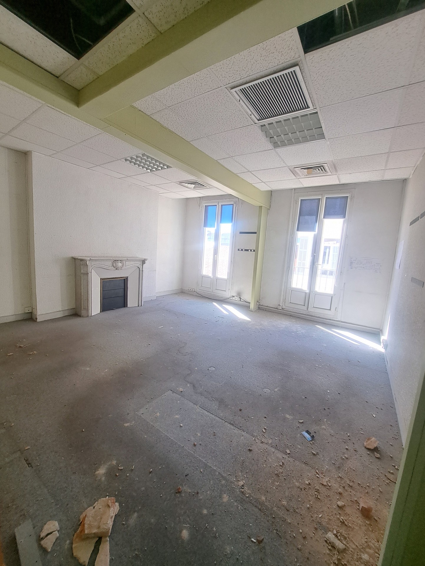 Location Bureau / Commerce à Marseille 6e arrondissement 0 pièce