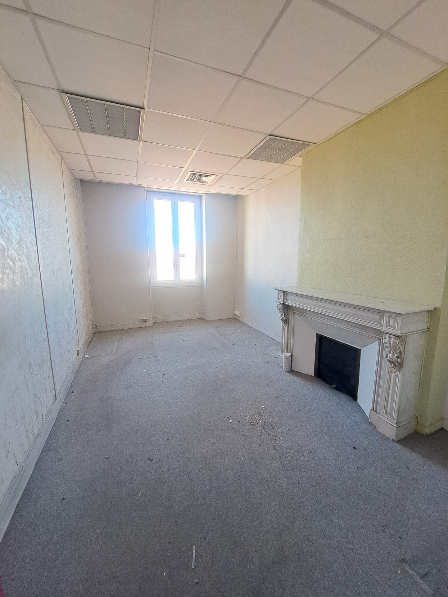 Location Bureau / Commerce à Marseille 6e arrondissement 0 pièce