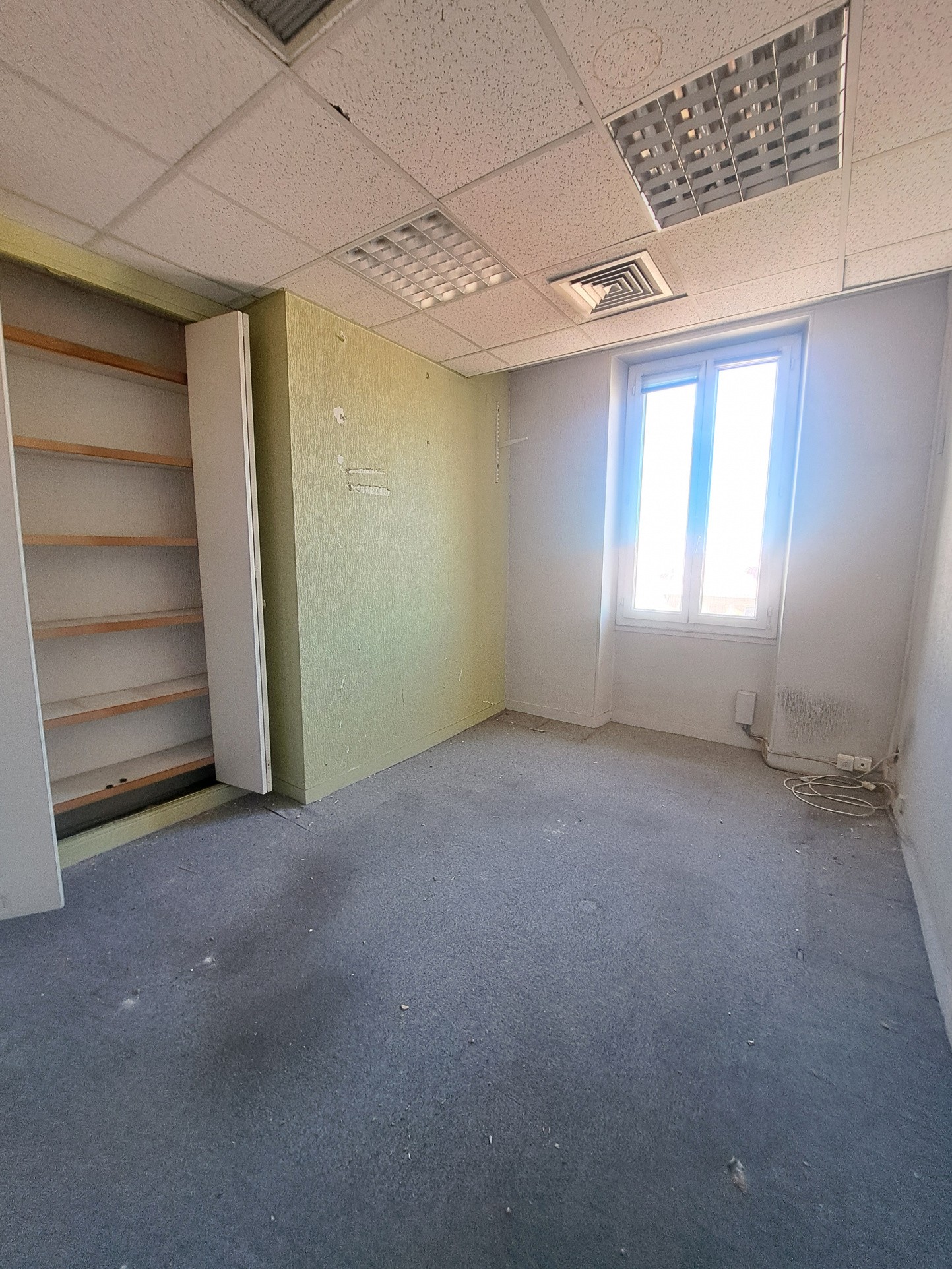 Location Bureau / Commerce à Marseille 6e arrondissement 0 pièce