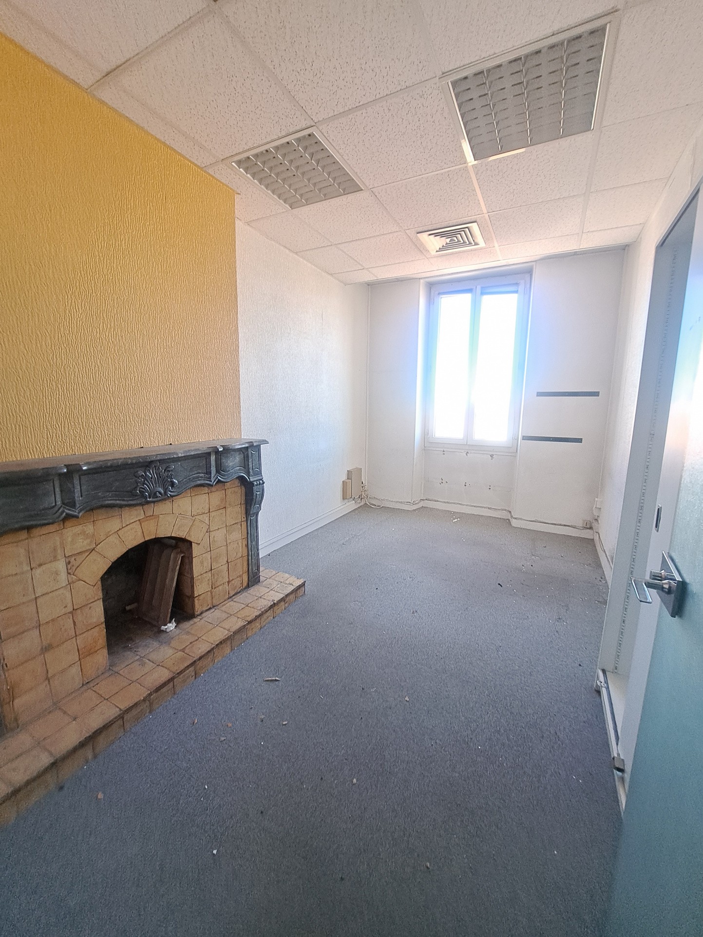 Location Bureau / Commerce à Marseille 6e arrondissement 0 pièce