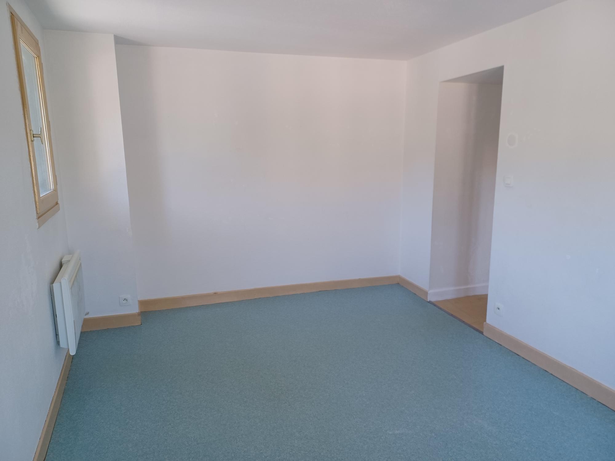 Location Appartement à Vic-sur-Cère 3 pièces