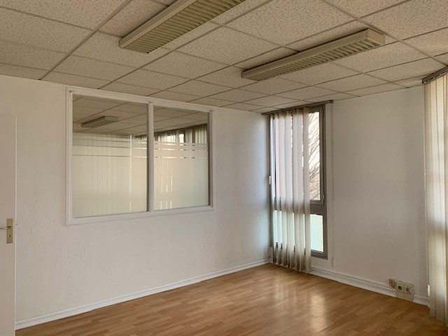 Location Bureau / Commerce à Toulouse 5 pièces