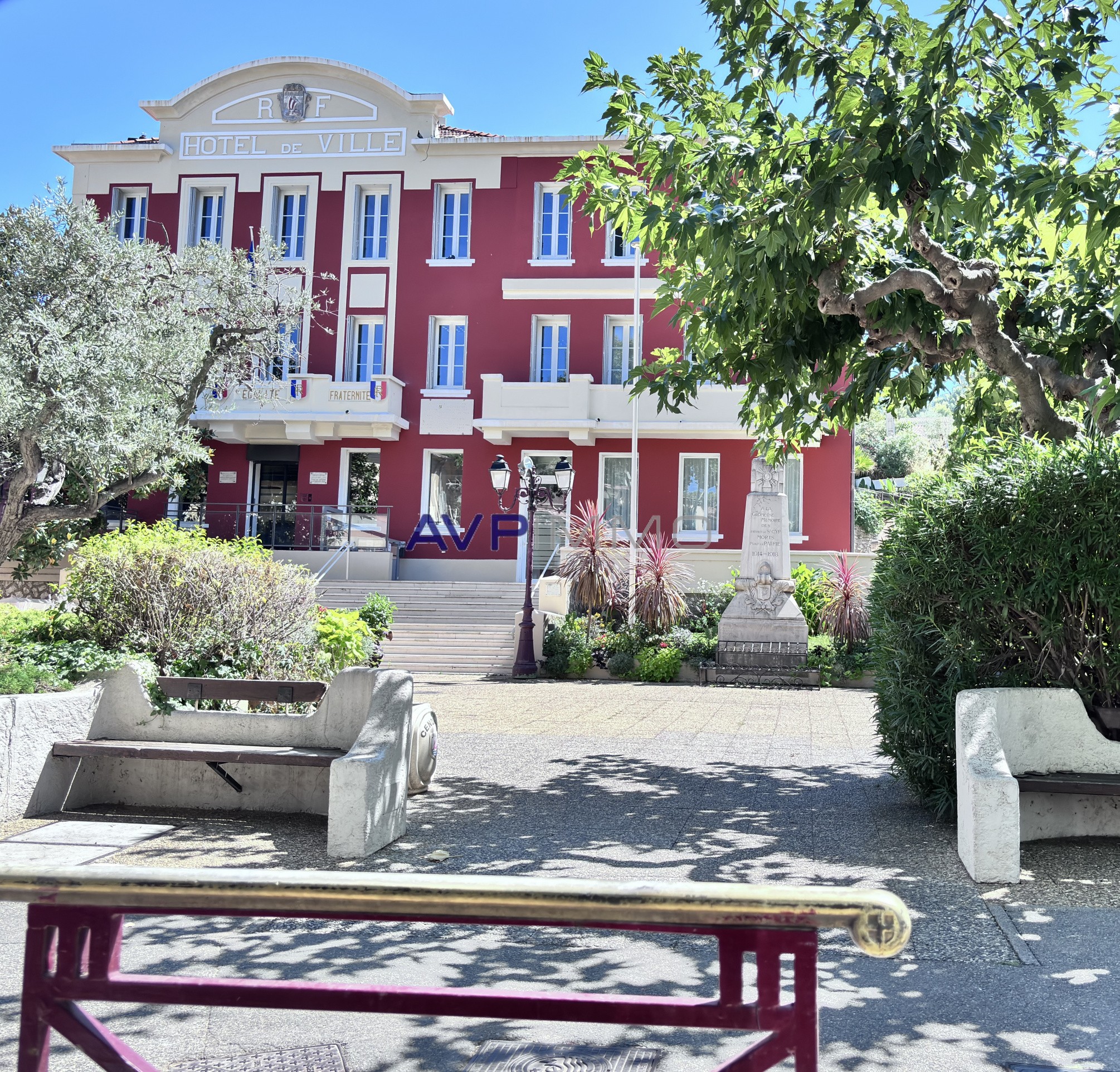 Vente Bureau / Commerce à Saint-Cyr-sur-Mer 0 pièce