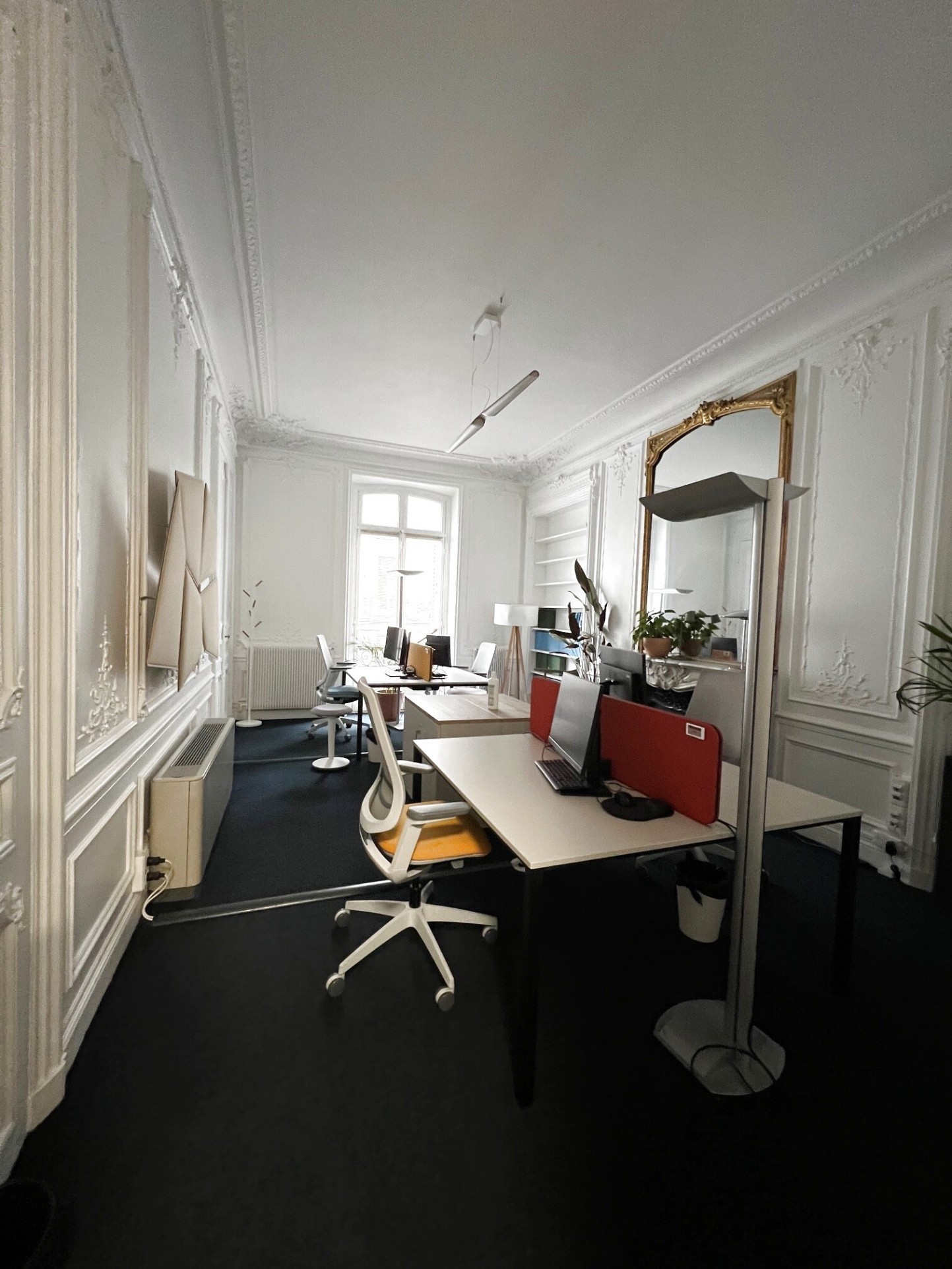 Location Bureau / Commerce à Paris Élysée  8e arrondissement 0 pièce