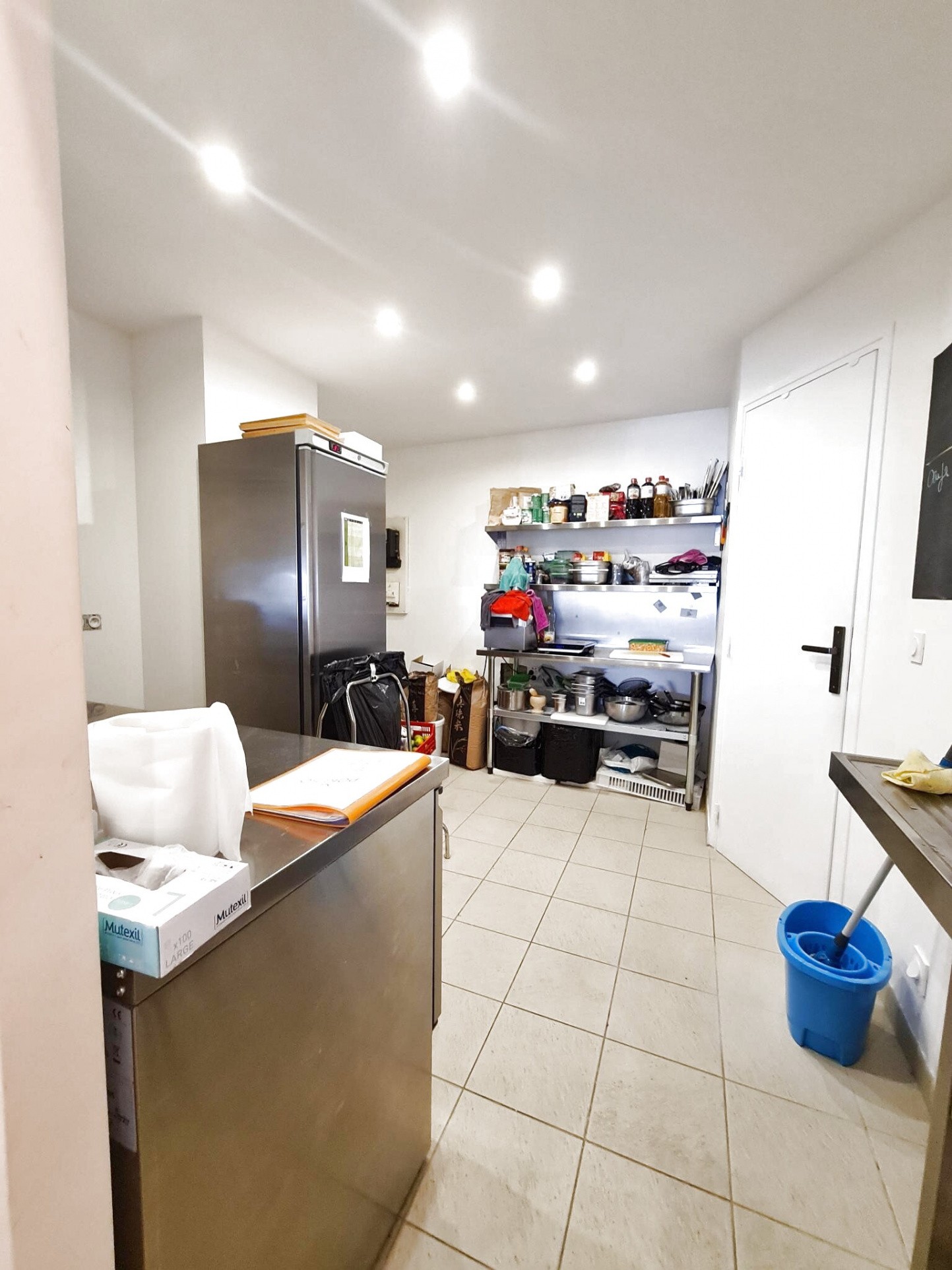 Location Bureau / Commerce à Paris Luxembourg 6e arrondissement 0 pièce