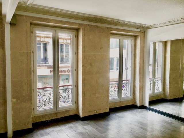 Location Bureau / Commerce à Paris Élysée  8e arrondissement 3 pièces