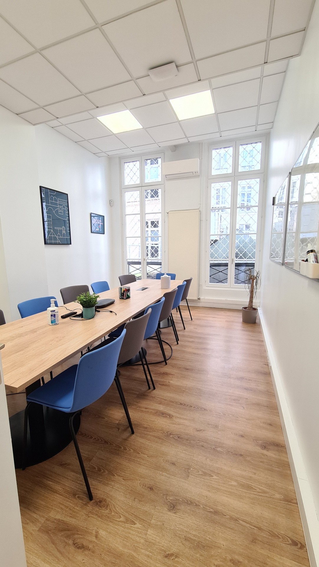 Location Bureau / Commerce à Paris Bourse 2e arrondissement 5 pièces